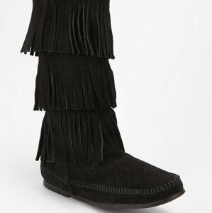 Minnetonka women's 3 layer fringe boots